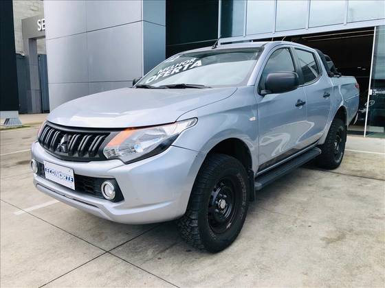 MITSUBISHI L200 TRITON 2.4 16V TURBO DIESEL GL CD 4X4 MANUAL MITSUBISHI L200 TRITON 2.4 16V TURBO DIESEL GL CD 4X4 MANUAL